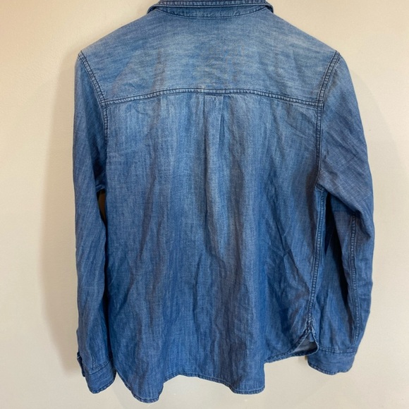 Old Navy The Classic Shirt Chambray Button Down Top Womens Large Preppy - Picture 5 of 5